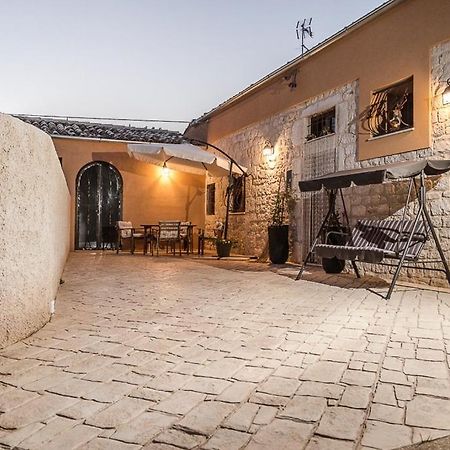 Abbraccio Del Carrubo Bed & Breakfast ชิคลี ภายนอก รูปภาพ